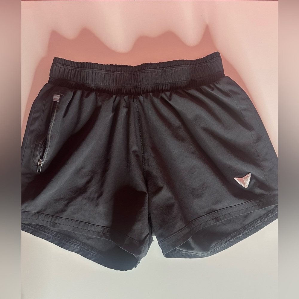 Women’s black korsa 3.5” athletic shorts in size medium